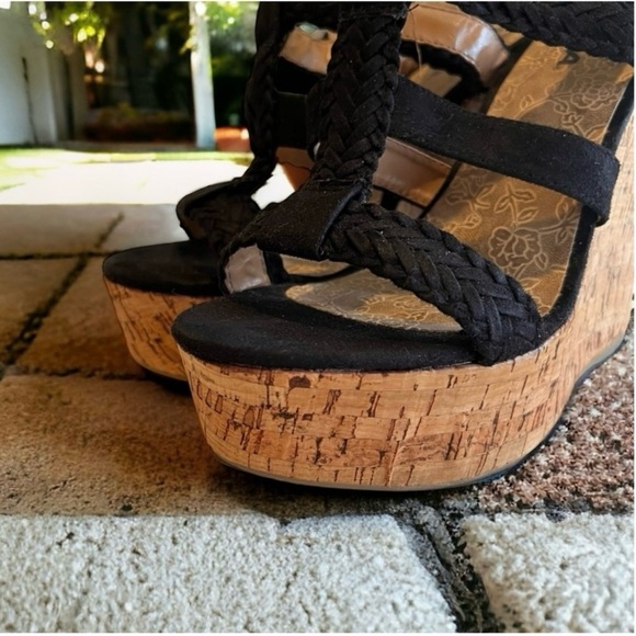 Soda Black Vegan Stappy 6” cork heeled platform wedges. SZ10 Great Condition. - Picture 10 of 16